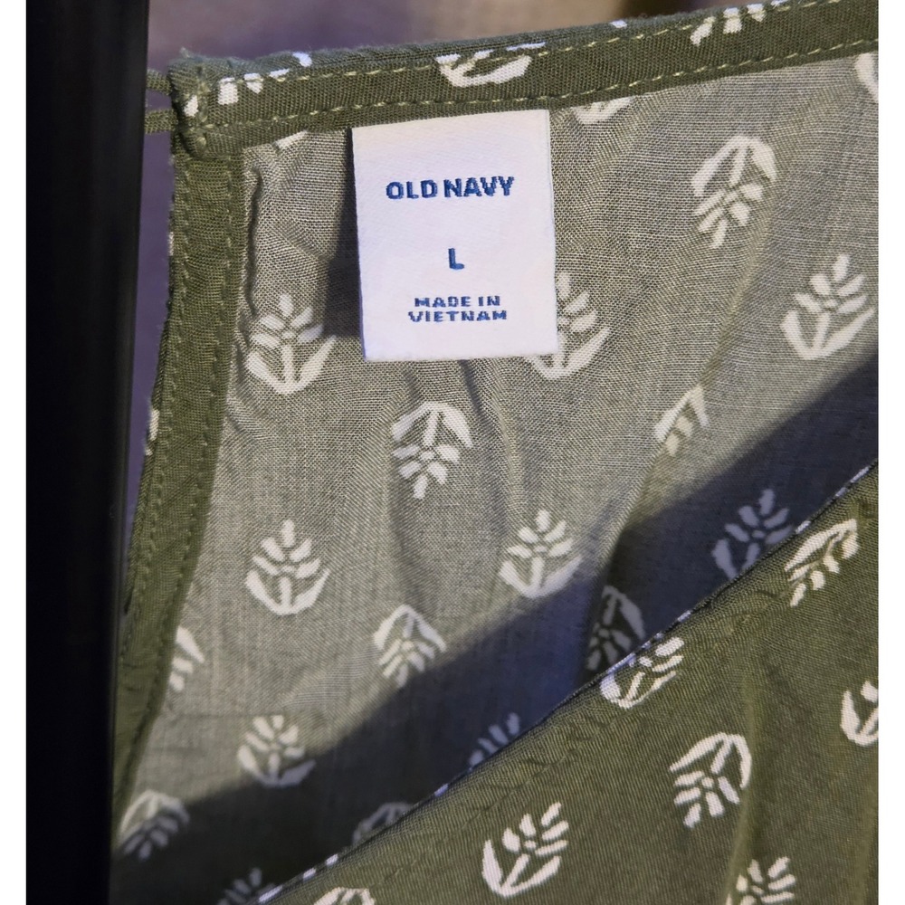 Old Navy Floral Print Romper Womens Size Large Green White Back Keyhole Pockets - Picture 2 of 10